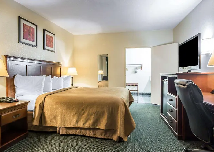Quality Inn San Diego I-5 Naval Base