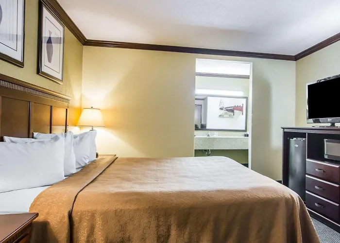 Quality Inn San Diego I-5 Naval Base