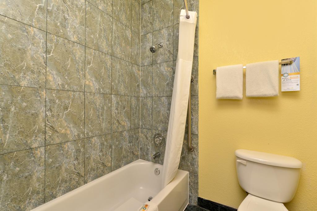 Quality I-5 Naval Base Locanda