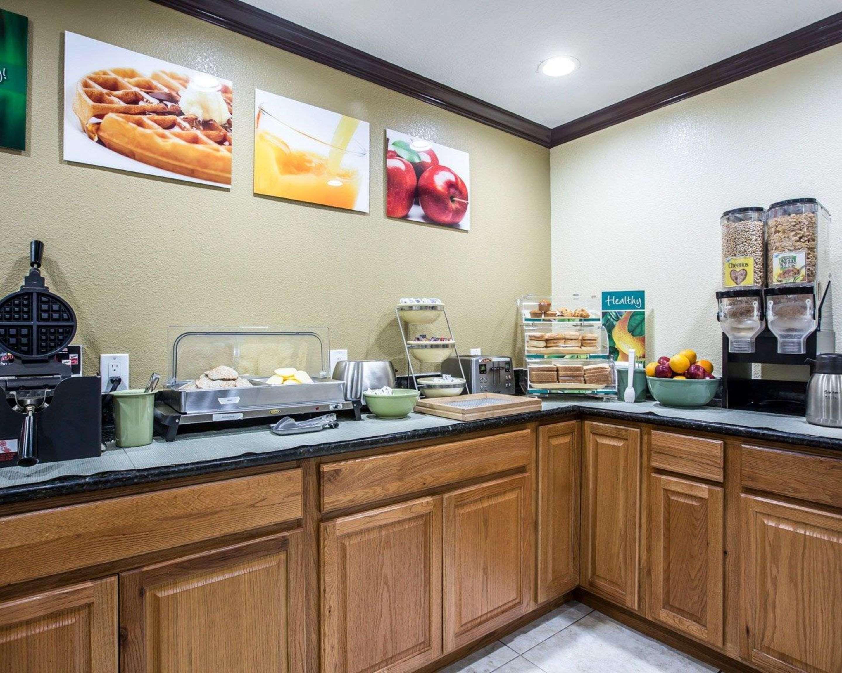 Quality I-5 Naval Base Locanda
