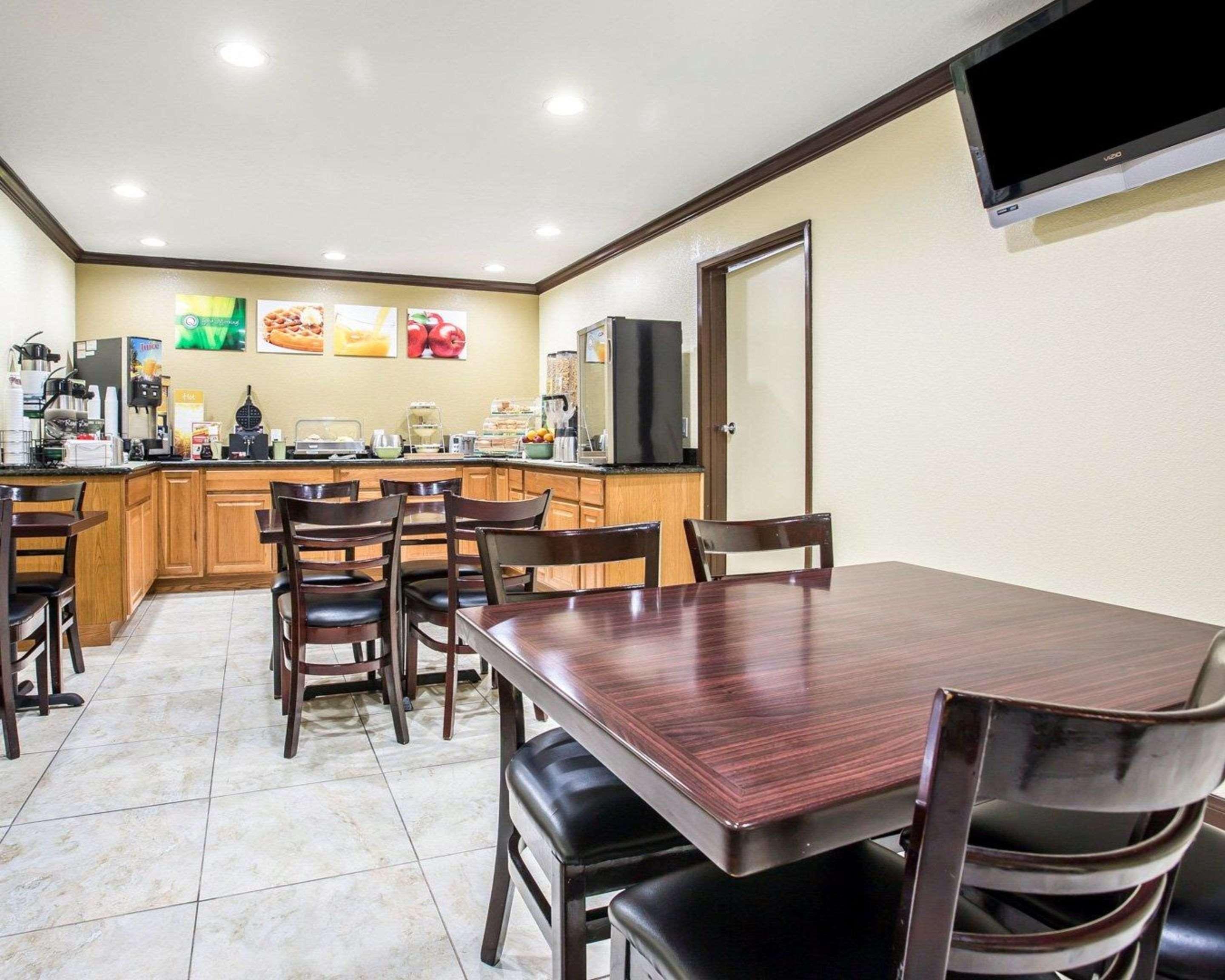 Quality I-5 Naval Base Locanda 2*